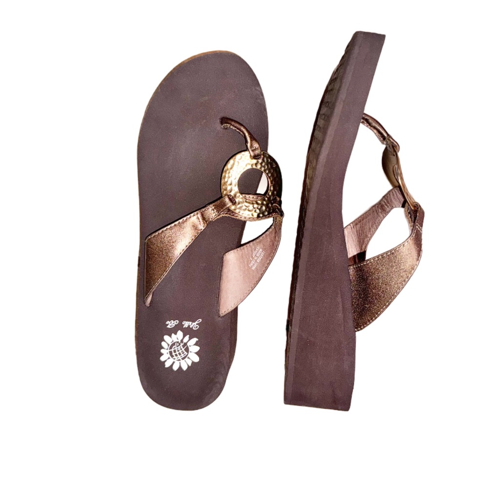 💥FINAL YELLOW BOX Cassidy metallic bronze sandals women’s flip flops size 9